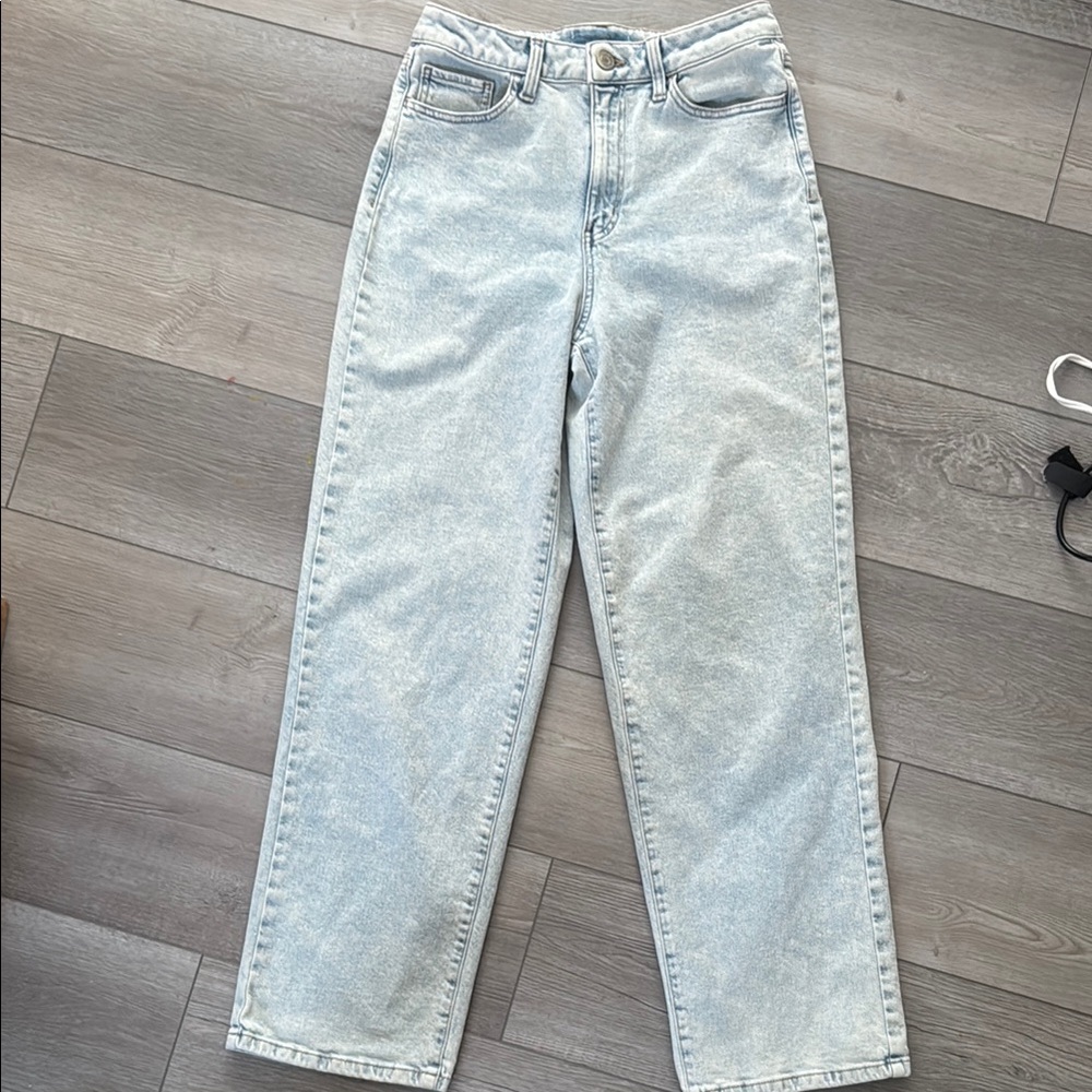 SUPER FLATTERING Light Wash High Rise Women Jeans